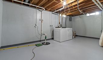 2015 E COLLEGE Ave, Appleton, WI 54915