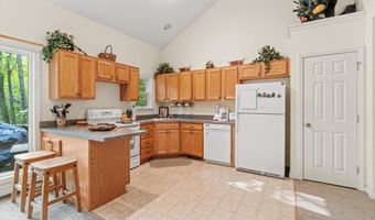 8 Panaway Dr, Campton, NH 03223