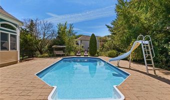 18 Quail Ridge Rd, Cranston, RI 02921