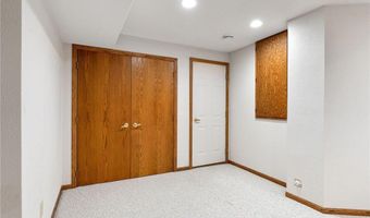 805 27th St SW, Austin, MN 55912