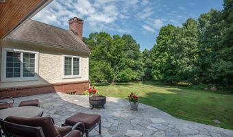 12 Charlottes Way, Danbury, CT 06811