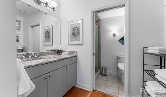 200 Robinhood Rd, Asheville, NC 28804