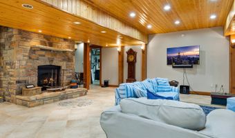 300 Eagle Point Dr, Albany, KY 42602