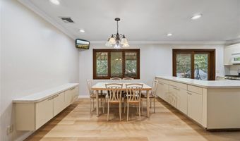 8 Dunn Rd, Airmont, NY 10952