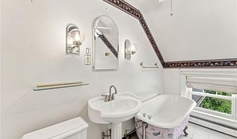 217 Narragansett St, Cranston, RI 02905