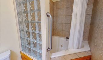 5696 Steubenville Rd SE, Amsterdam, OH 43903