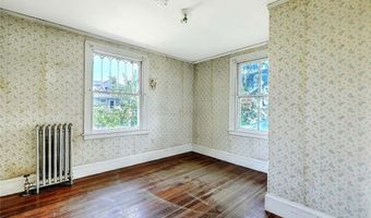 20 Stratford Rd, Cranston, RI 02905