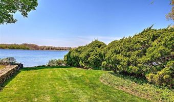 11 Henry Dr, Barrington, RI 02806