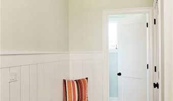 3 Amore Ln, East Greenwich, RI 02818