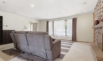 212 Country Club Ln, Altoona, WI 54720