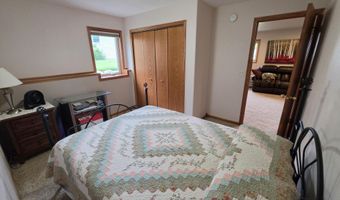 1005 Plum Ln, Aberdeen, SD 57401