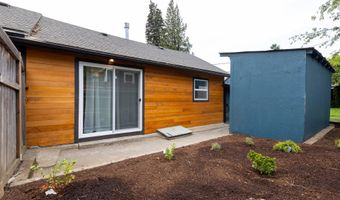 207 N MAPLE St, Bingen, WA 98605