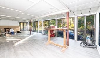 584 Division Rd, East Greenwich, RI 02818