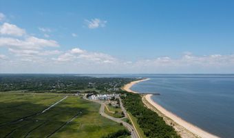 126 9th St, Belford, NJ 07718