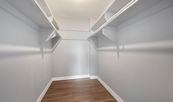 4141 N HENDERSON Rd 107, Arlington, VA 22203