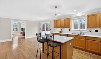 22 Emerald Ln, Bethany, CT 06524