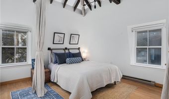 35 Pelham St Phe, Newport, RI 02840