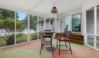 3 Grassy Plain Rd, Barrington, RI 02806
