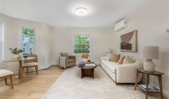 28 Young St 1, Newport, RI 02840
