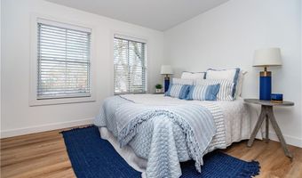 32 Exchange St 203, East Greenwich, RI 02818