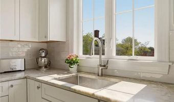 419 Broadway 5, Newport, RI 02840