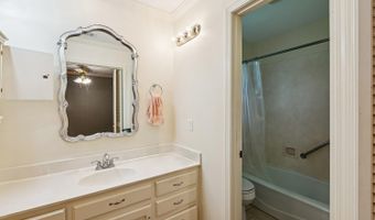 927 Bourbon Ave, Baton Rouge, LA 70808