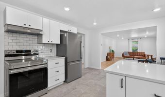 2206 N MCDONALD St, Appleton, WI 54911