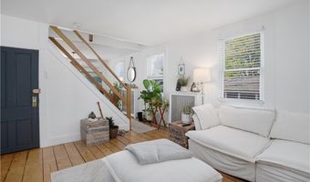 23 Holland St 2, Newport, RI 02840