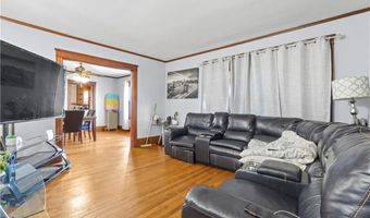 51 Oakland Ave, Cranston, RI 02910