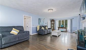 44 Heritage Dr, Warwick, RI 02818