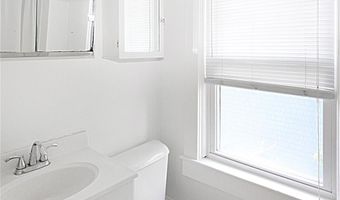 5 Davis Ct, Newport, RI 02840