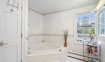 118 Grant Ave, Albertson, NY 11507