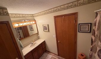 12867 E Pleasant Valley Dr, Aberdeen, SD 57401