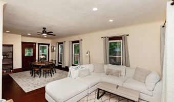 605 Cottage St, Adel, IA 50003