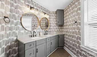 2424 Kingsbury Dr, Charlotte, NC 28205