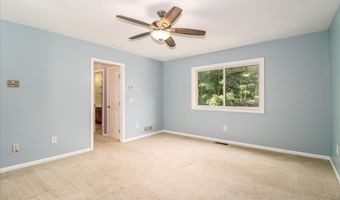 22 Ledgewood Dr 22, Brookfield, CT 06804