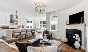 112 Farmington Cir, Agawam, MA 01030