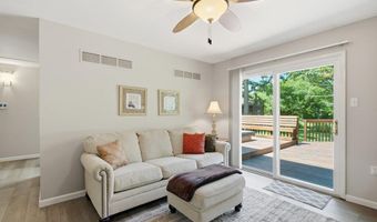 893 Oklahoma Ave, Ballwin, MO 63021