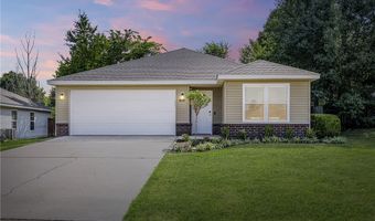 819 Tunbridge Dr, Bentonville, AR 72712