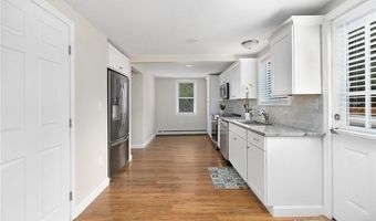 21 Ashbrook Rd, Narragansett, RI 02882
