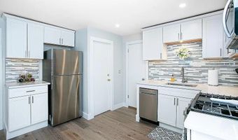14 Brinley St, Newport, RI 02840