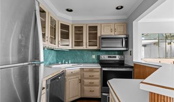 553 Bellevue Ave 14, Newport, RI 02840