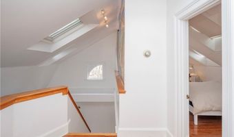 1 Oakwood Ter 7, Newport, RI 02840