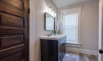 120 W Locust St, Aurora, MO 65605