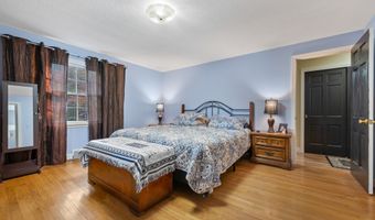 96 Oak Hill Dr, Bristol, CT 06010