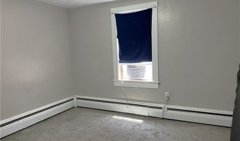 77 Narragansett Ave 2Nd Fl, Narragansett, RI 02882