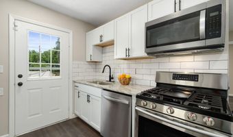 1176 Duxberry Ave, Columbus, OH 43211