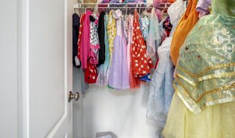 9304 WILDOAK Dr, Bethesda, MD 20814