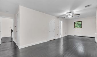 19 CENTER St, Barnegat, NJ 08005