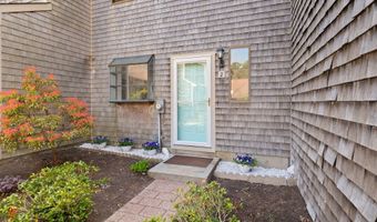 2 Roundhouse Rd 2, Bourne, MA 02532